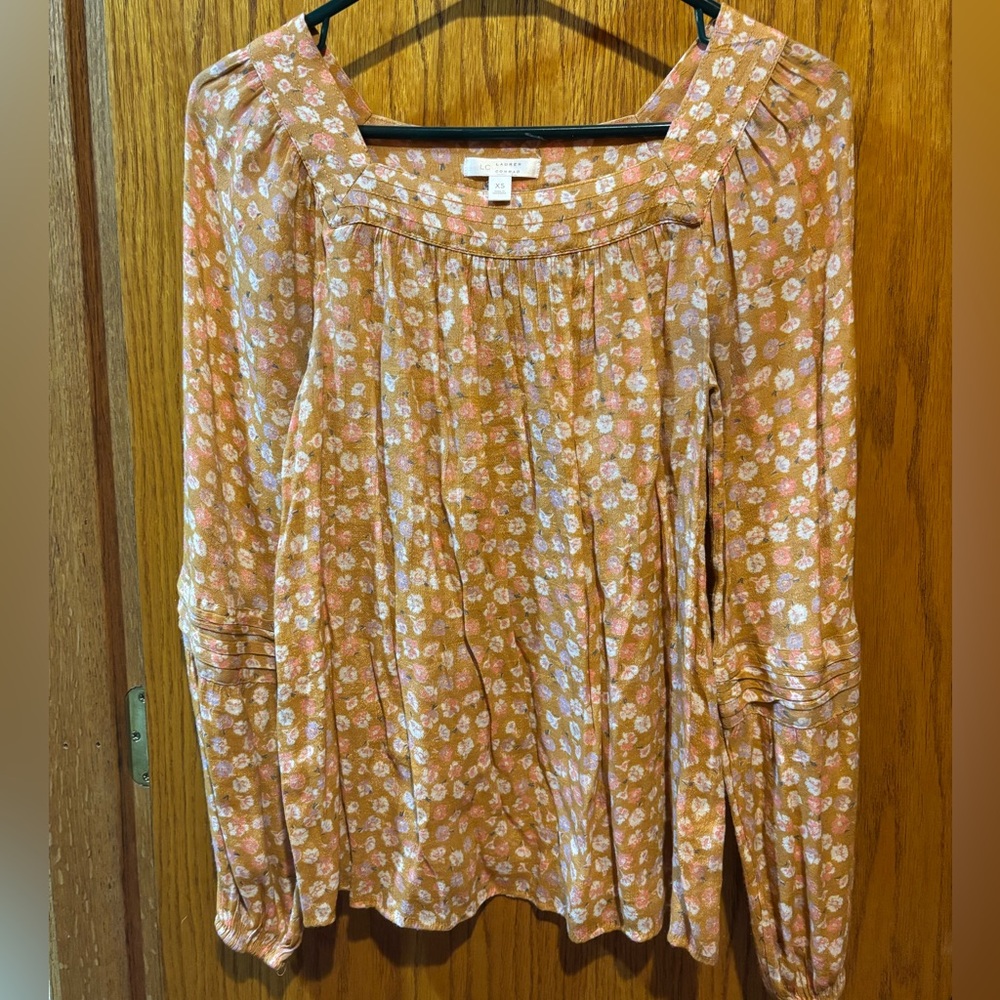 Women’s flowered Lauren Conrad top